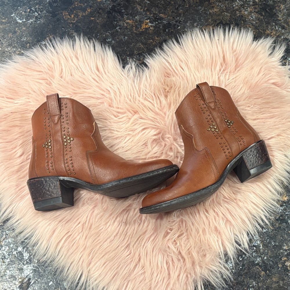 Andrea: Women’s Brown Western Booties